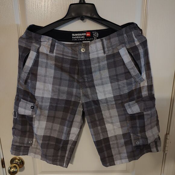 Quiksilver Amphibian Shorts Men’s Size 32 Plaid Gray Cargo Shorts Outdoor - Picture 1 of 7